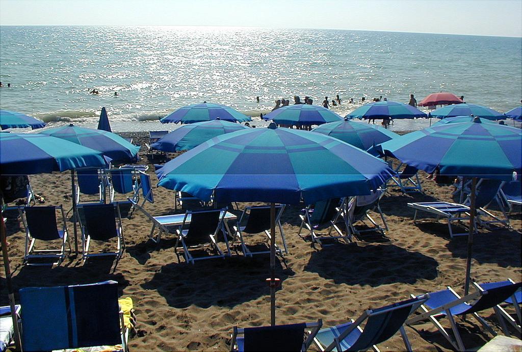 מרינה די ביבונה Camping Free Beach מראה חיצוני תמונה